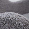 zoom sur le tissu boucle gris