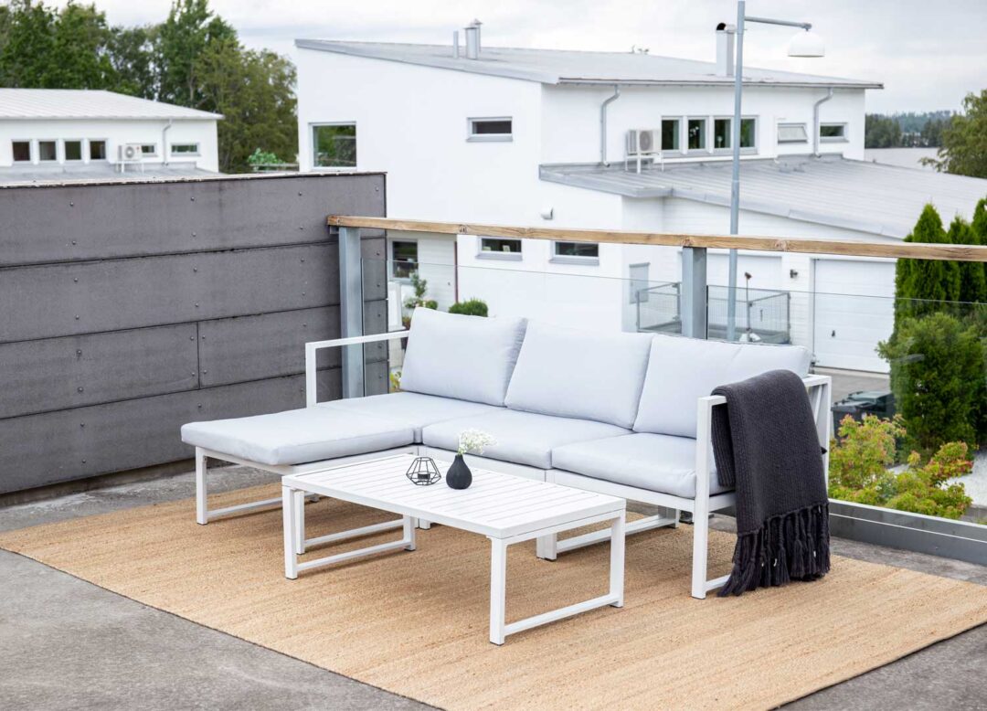 salon de jardin moderne blanc et coussin en polyester gris