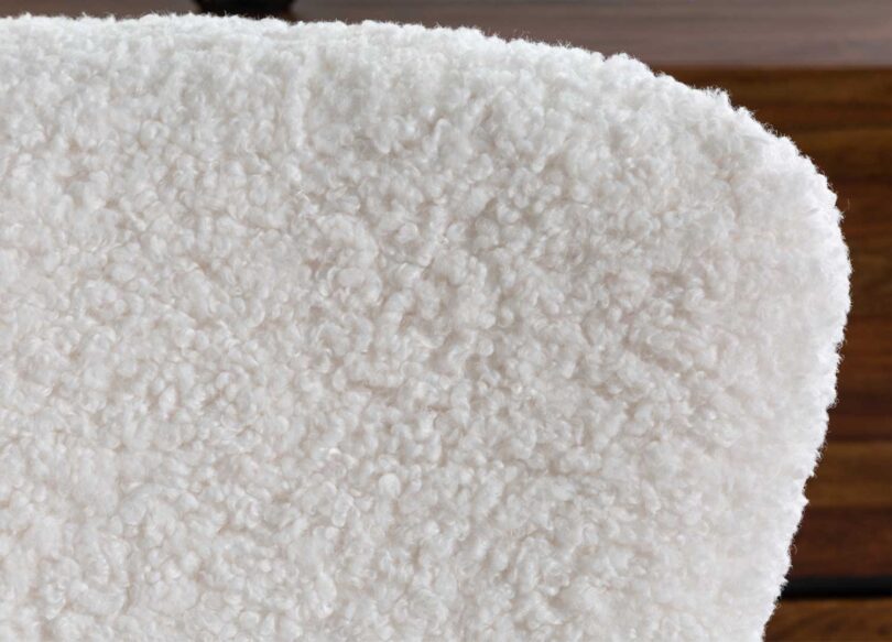zoom sur le tissu bouclette blanc