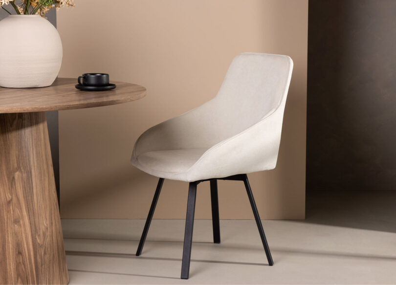 lot de 2 fauteuils de salle à manger en lin beige et pieds en metal noir