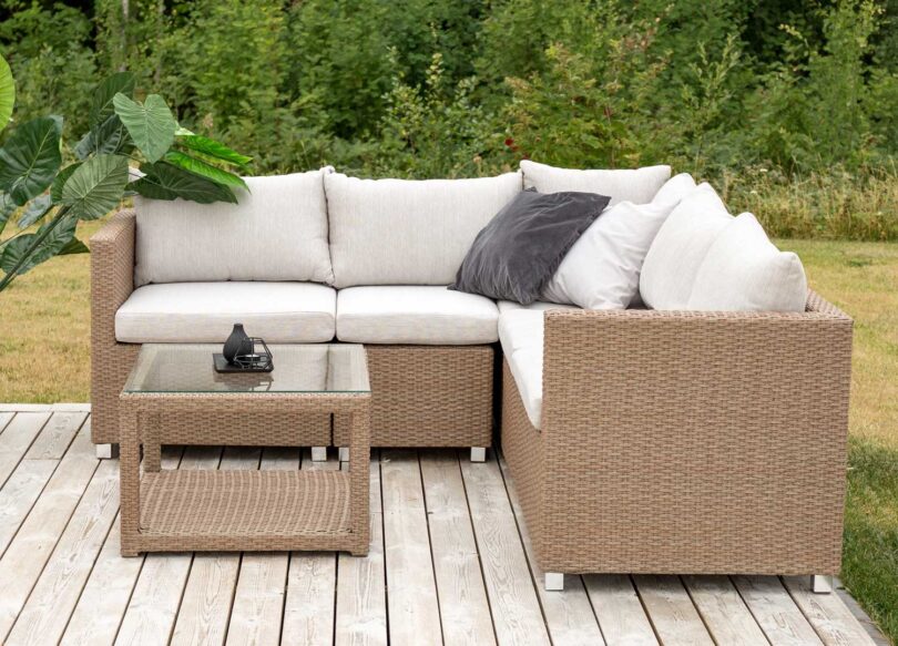 ensemble canape de jardin et table basse en rotin synthetique