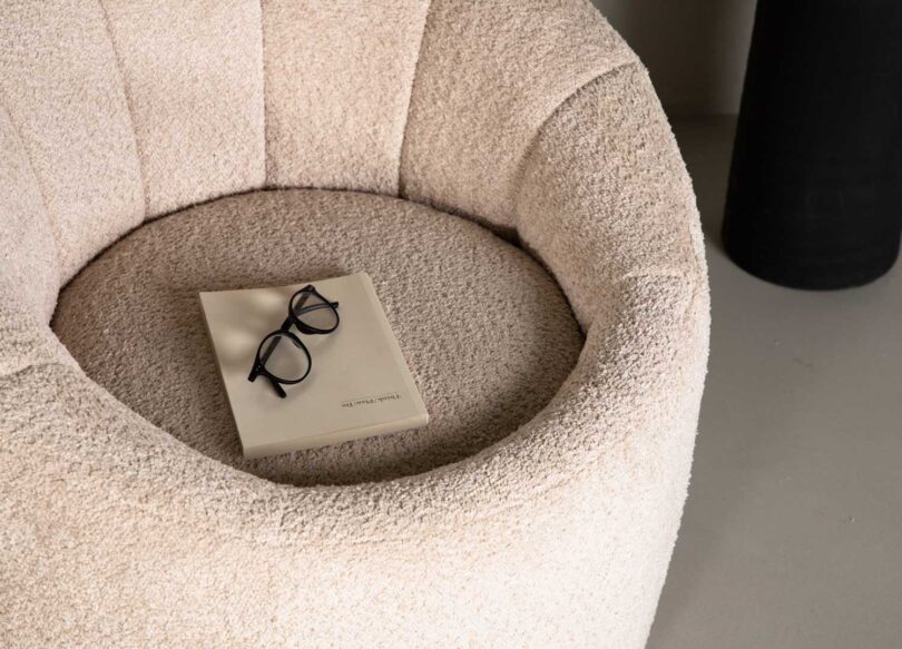 fauteuil en tissu bouclette beige