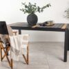 table de repas jardin en metal noir et details en teck 150 cm