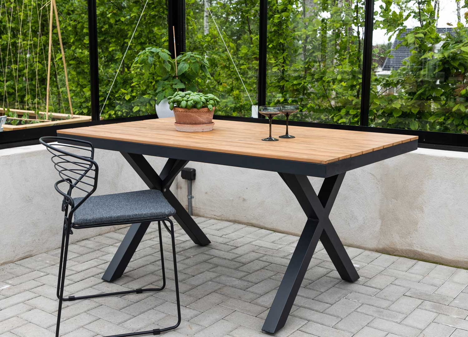 table de repas pour le jardin en polywood et metal