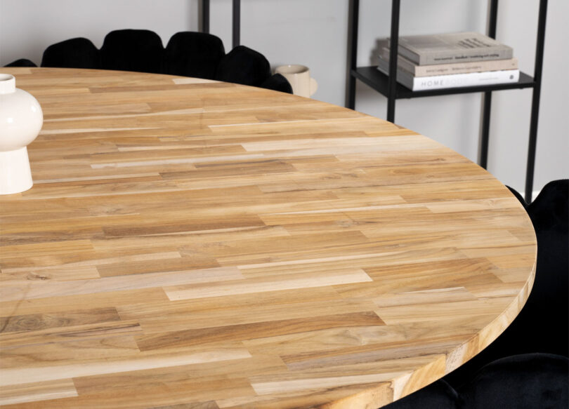 table de repas avec un plateau rond en teck 140 cm
