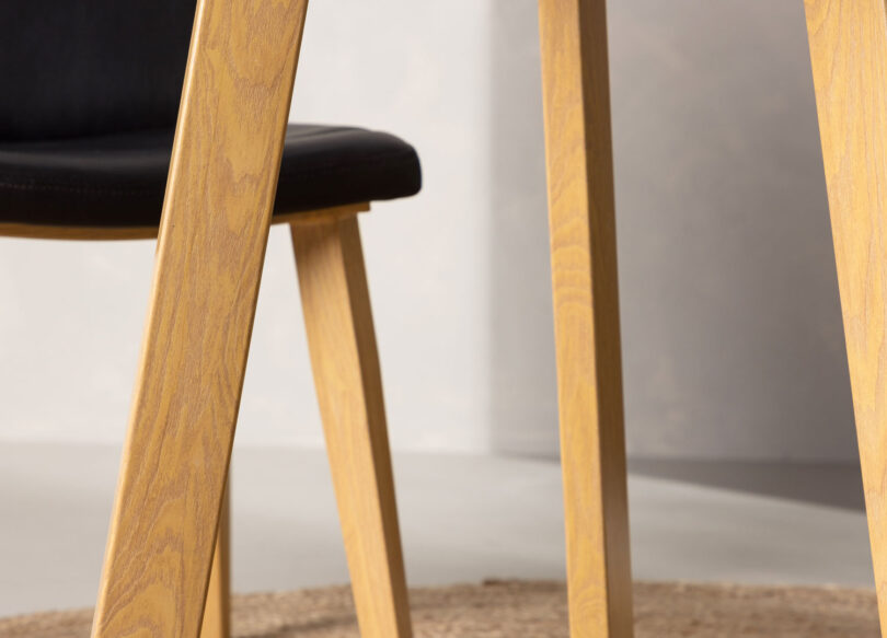 table a cafe pieds metal aspect bois et plateau blanc
