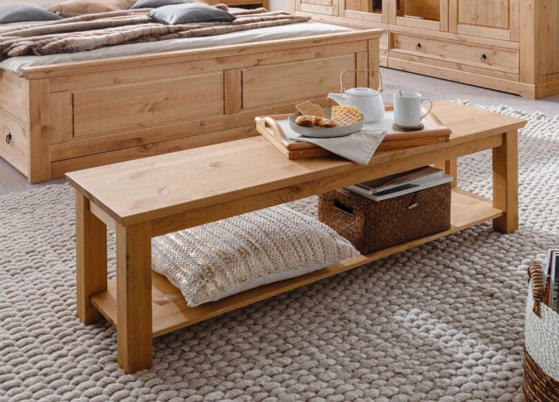 Banc simple en bois de pin massif pour bout de lit