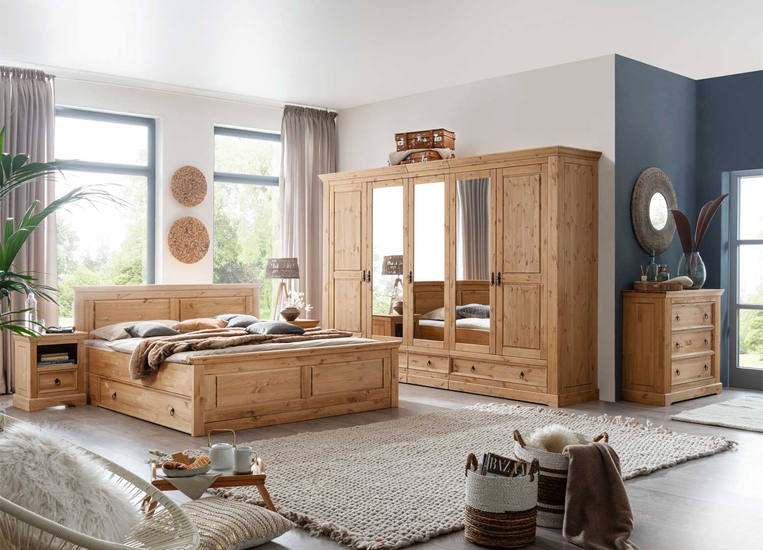 Chambre lit double avec armoire commode et chevets en bois massif