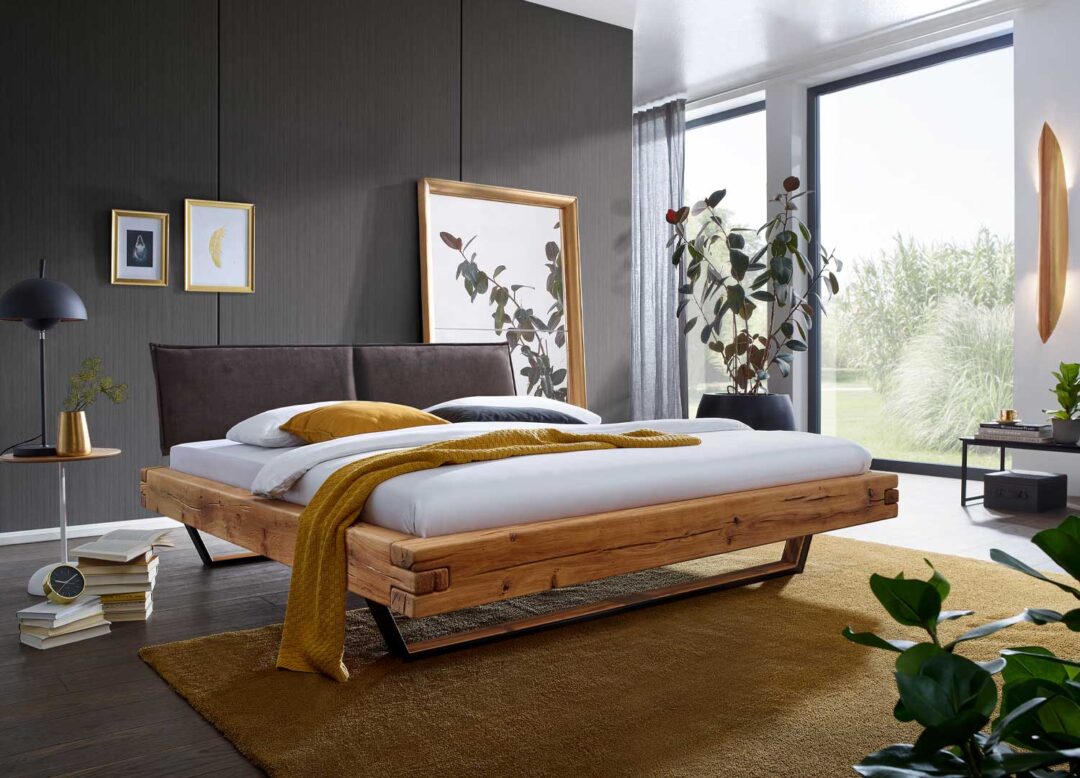 Lit double adulte en bois de chêne massif et métal noir robuste