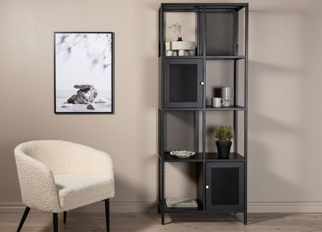 meuble étagère industriel 180 cm en métal noir avec des poignées dorées