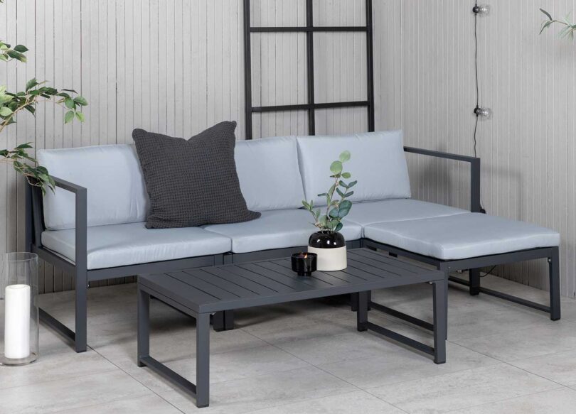 canape de jardin en alu noir et coussin gris