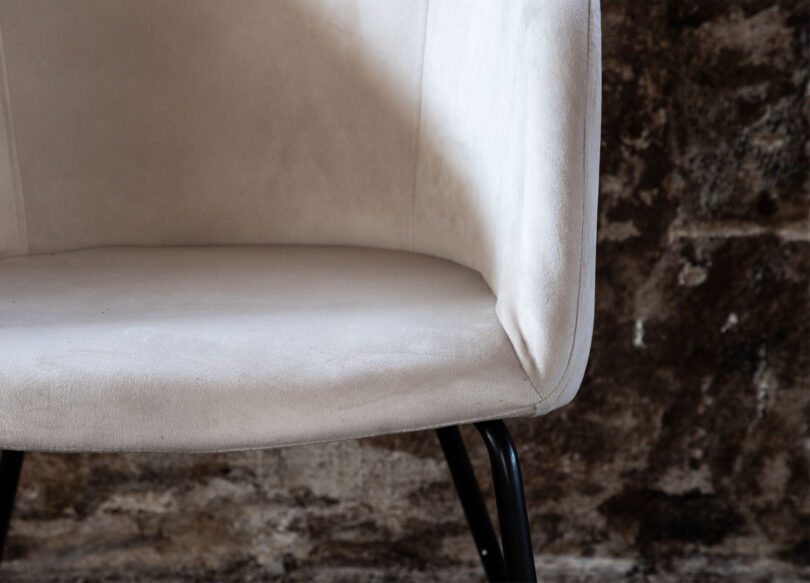 zoom sur le tissu en velours beige