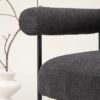 fauteuil design avec accoudoirs arrondis