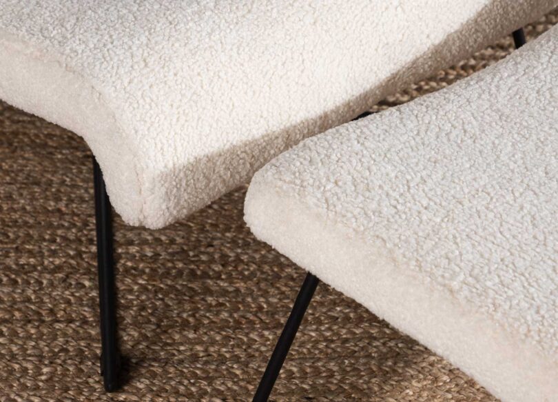 zoom sur le tissu bouclé blanc