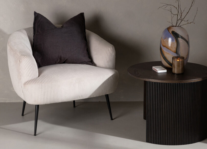 fauteuil velours côtelé beige