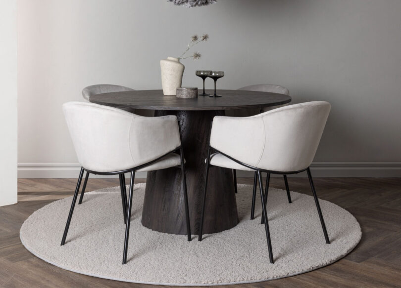 fauteuils de salle à manger minimaliste en velours gris et structure en métal noir