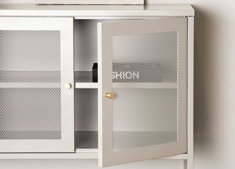 meuble de rangement moderne en metal beige