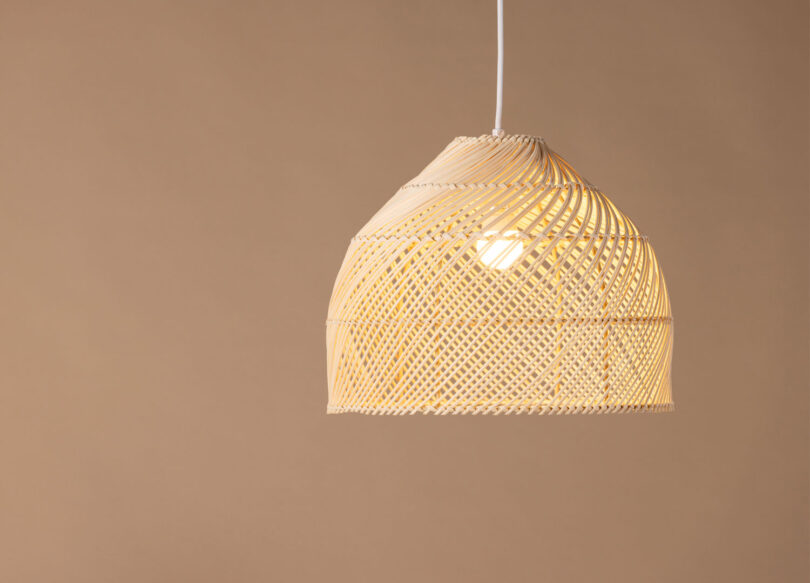 lustre en rotin et métal blanc style bohème