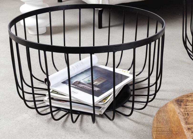 table de salon avec panier de rangement