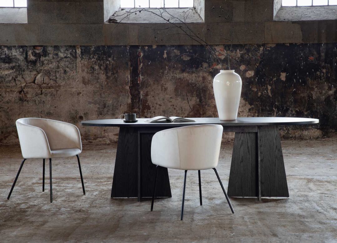 table de repas contemporaine 230 cm bois noir et pieds moderne