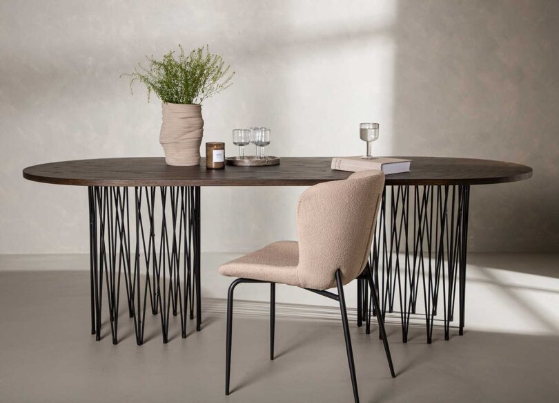 table de salle à manger aspect bois foncé moka avec 2 pieds en cylindre design