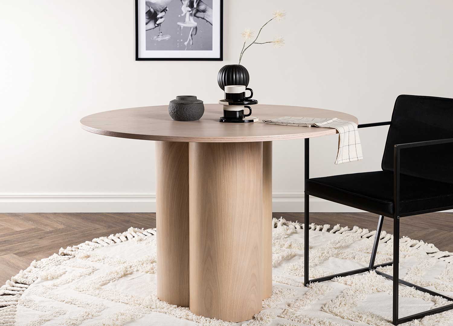 table ronde design et tendance avec pieds en cylindres