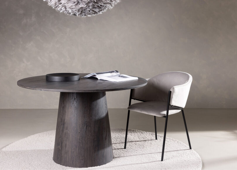table à manger pour 4 personnes style moderne minimaliste aspect bois foncé