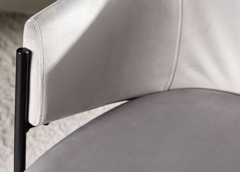 zoom sur l'assise en velours