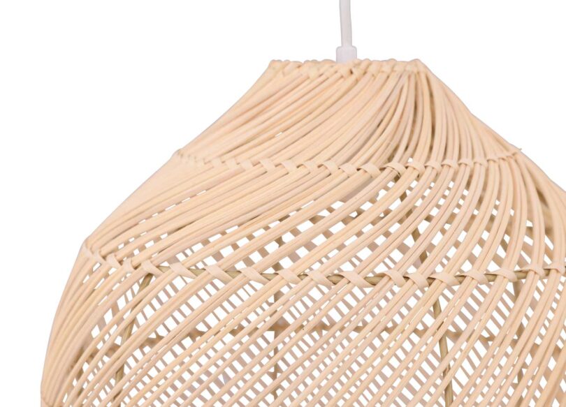 zoom sur le rotin du lustre