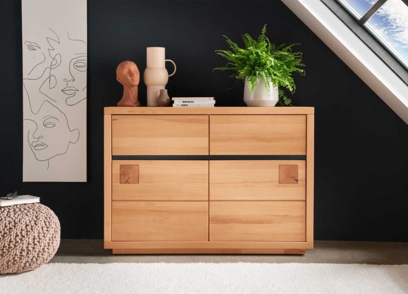 Petit buffet en bois massif robuste