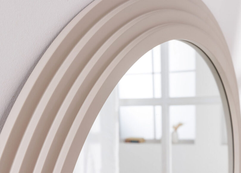 Miroir greige en forme d'arche
