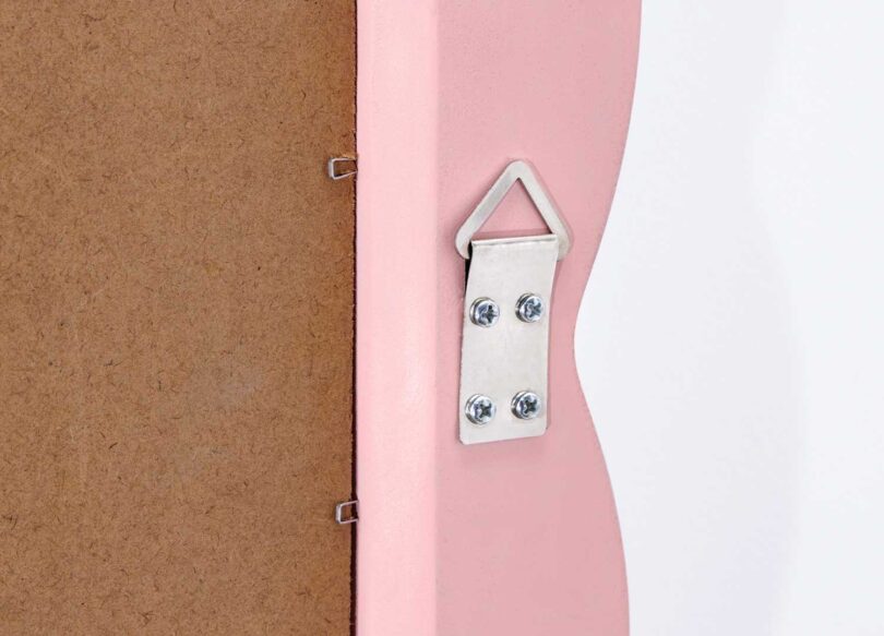Attache du miroir rose