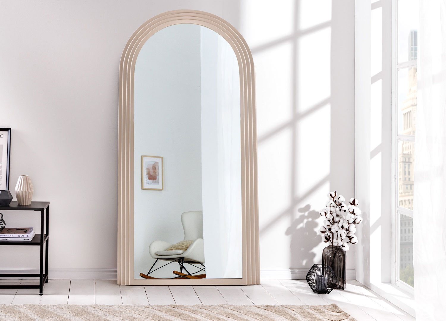 Miroir en forme d'arche couleur greige moderne