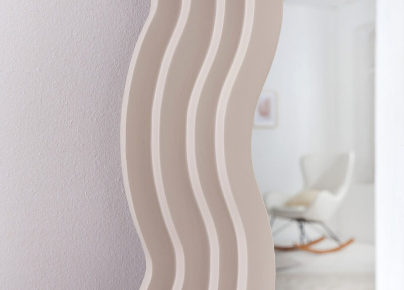 Zoom sur les vagues du miroir design