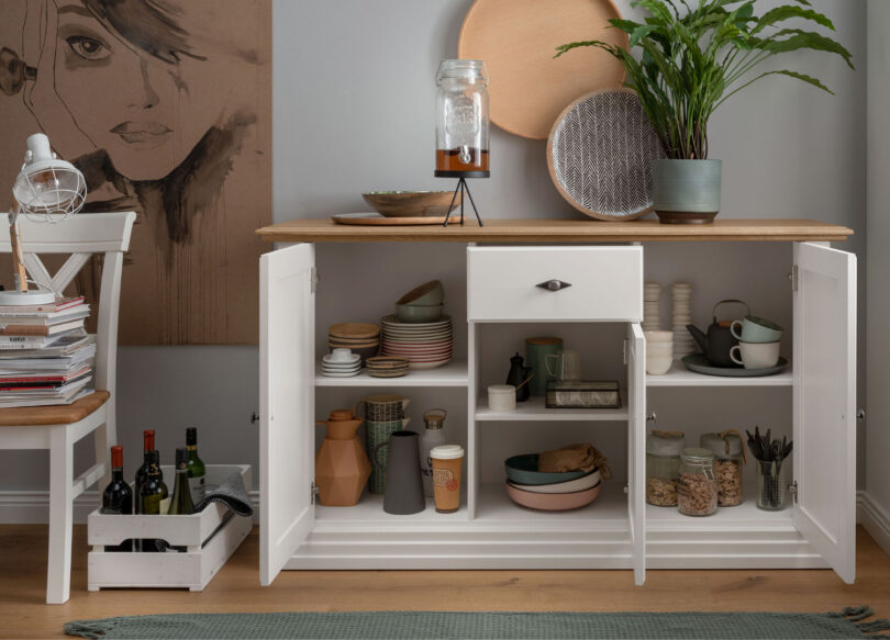 Buffet ouvert en bois de pin blanc