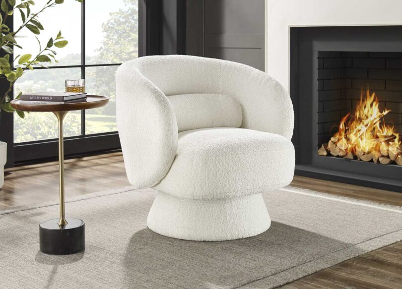 Siège en tissu bouclé blanc design et confortable