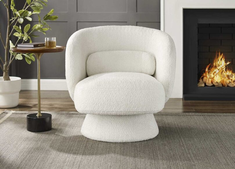 Siège forme originale en tissu bouclé blanc
