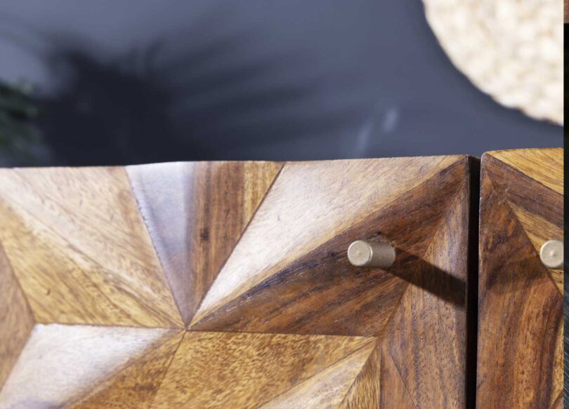 Zoom sur les effets 3d du bois massif du buffet original