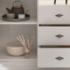Zoom sur les rangements du buffet design