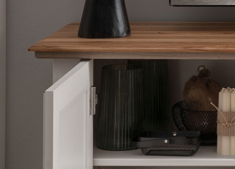 Ouverture de porte du meuble tv blanc cottage