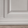 Zoom sur le buffet en bois de pin blanc
