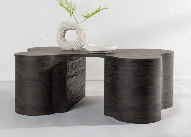 Table de salon design en bois foncé