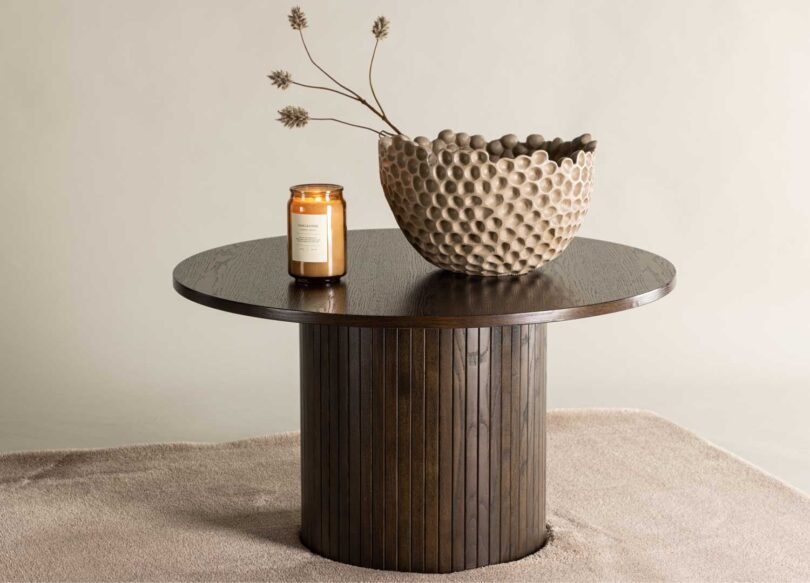 Table de salon en bois de noyer foncé