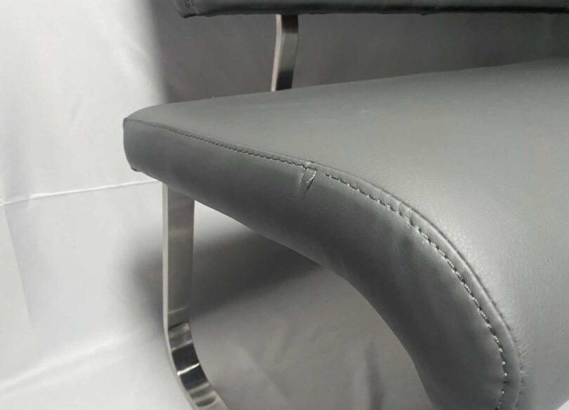 Banc en simili cuir noir