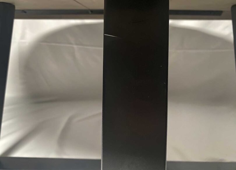 Piétement en métal noir de la table