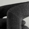 Zoom sur le tissu noir aspect bouclette