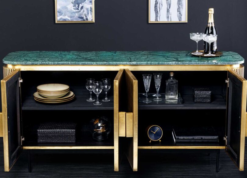 Buffet 4 portes en bois de manguier doré et marbre vert