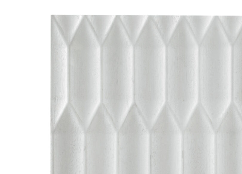 Buffet en bois blanc massif 177cm façades en reliefs desgin