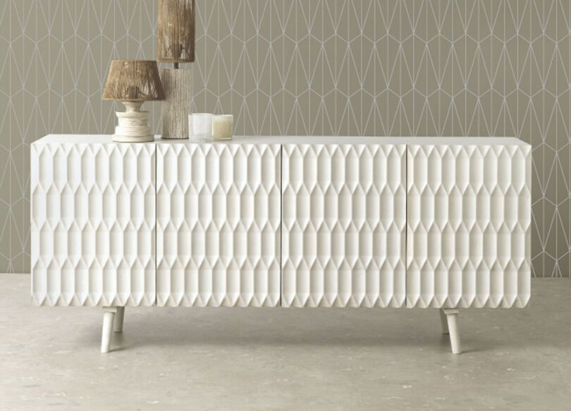 Buffet en bois blanc massif 177cm façades en reliefs desgin