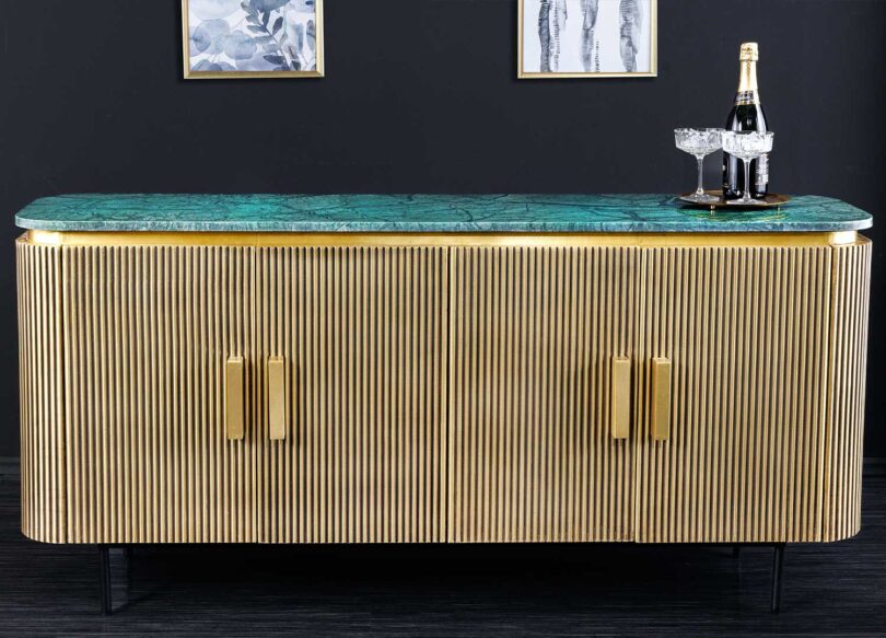 Buffet 4 portes en bois de manguier doré et marbre vert